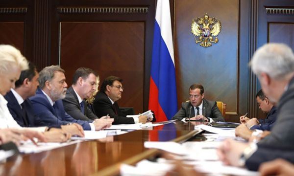 ​Медведев дал месяц на решение вопроса с землями сельхозназначения